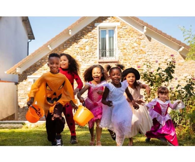 Helle und sichtbare Kleidung wählen